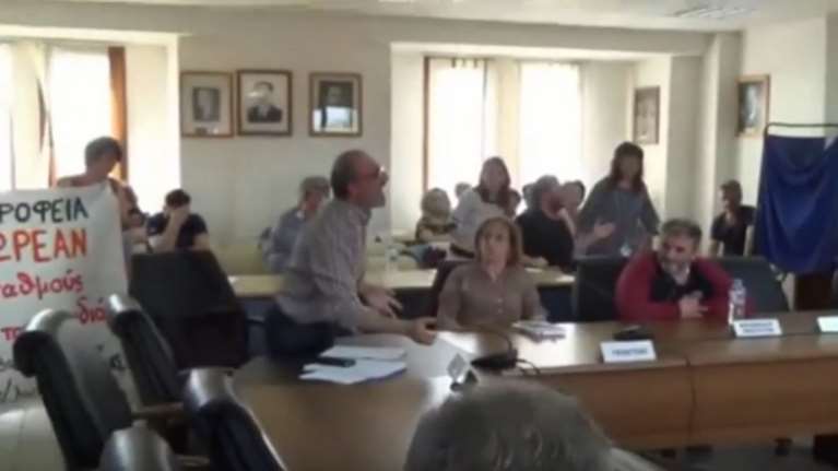 Χαμός στο ΔΣ της Φλώρινας - Σύμβουλος πέταγε ότι έβρισκε video