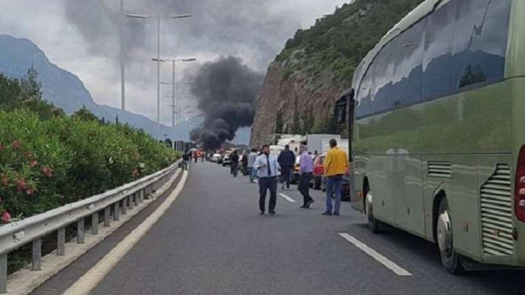 Καραμπόλα στην εθνική Κορίνθου-Τρίπολης-Καλαμάτας (ΦΩΤΟ)