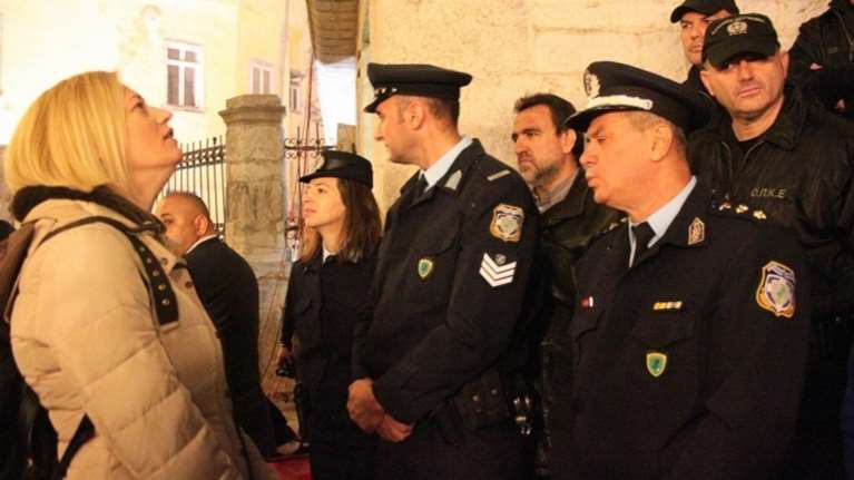 Η απόπειρα "εισβολής" της Ραχήλ Μακρή στη Βουλή (ΒΙΝΤΕΟ)