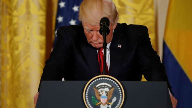 O Tραμπ αναζητεί νέο αφήγημα και «βλέπει» κυνήγι μαγισσών