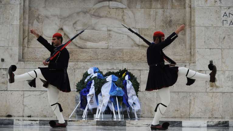 Διεθνή ΜΜΕ: Η Ελλάδα παραμένει στην εντατική, κίνδυνος για νέο μνημόνιο