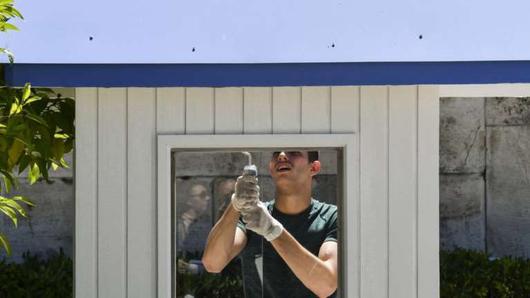 Εργασίες επισκευής στο φυλάκιο στον Αγνωστο Στρατιώτη