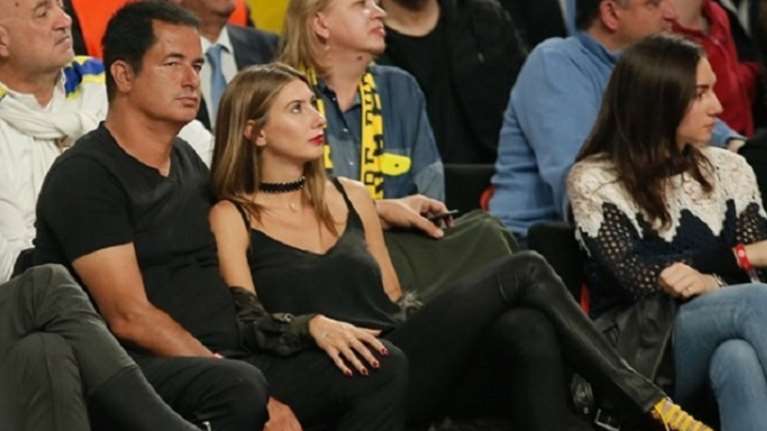 Στο Final Four ο Τούρκος παραγωγός του Survivor και η κούκλα σύντροφός του