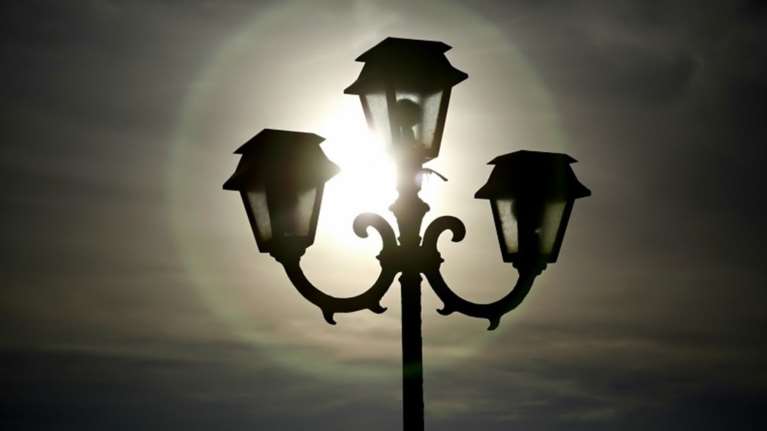 Καιρός: Αραιές νεφώσεις με λίγες βροχές στην ηλιοφάνεια