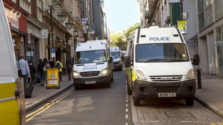 Πανικός στο Μπέρμιγχαμ: Εντοπίστηκε άντρας με μαχαίρι