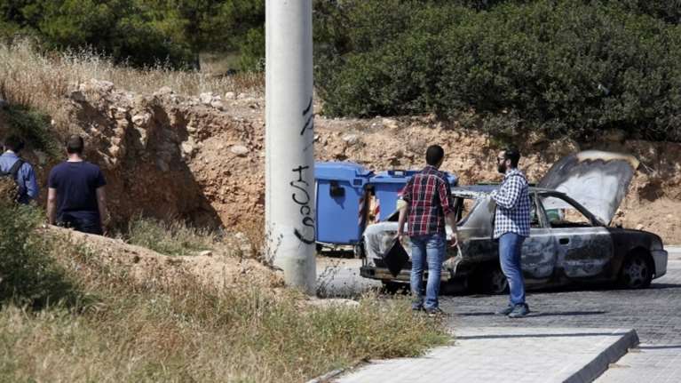 Απανθρακωμένοι σε ΙΧ σε Κερατσίνι &amp; Καβούρι: Aυτοκτονία η έγκλημα; (ΦΩΤΟ)