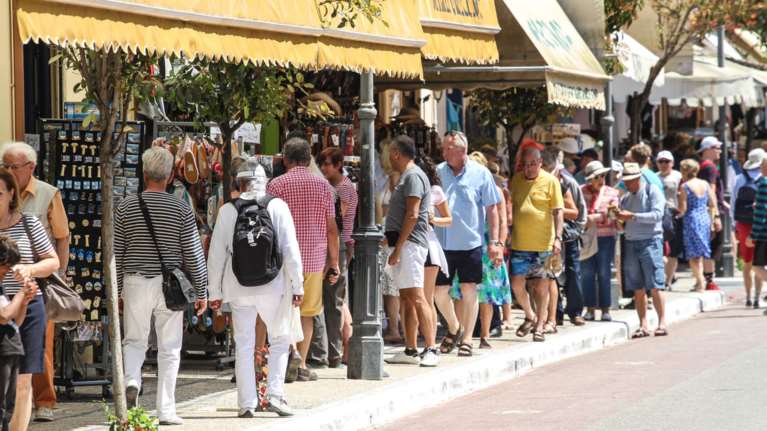 Φορο-σαφάρι σε τουριστικούς προορισμούς ετοιμάζει η εφορία