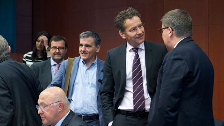 Reuters: Τρία σενάρια για την Ελλάδα στο τραπέζι του Eurogroup