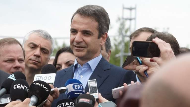 Το νέο μότο της ΝΔ: Τσίπρας, το αγαπημένο παιδί των δανειστών