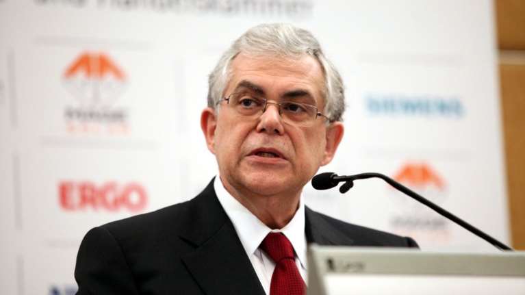 Στον &quot;Ευαγγελισμό&quot; αλλά εκτός κινδύνου ο Λουκάς Παπαδήμος