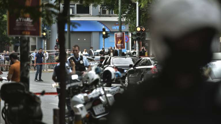 Mαρτυρίες για την επίθεση στον Παπαδήμο: "Η έκρηξη ήταν σαν σεισμός"