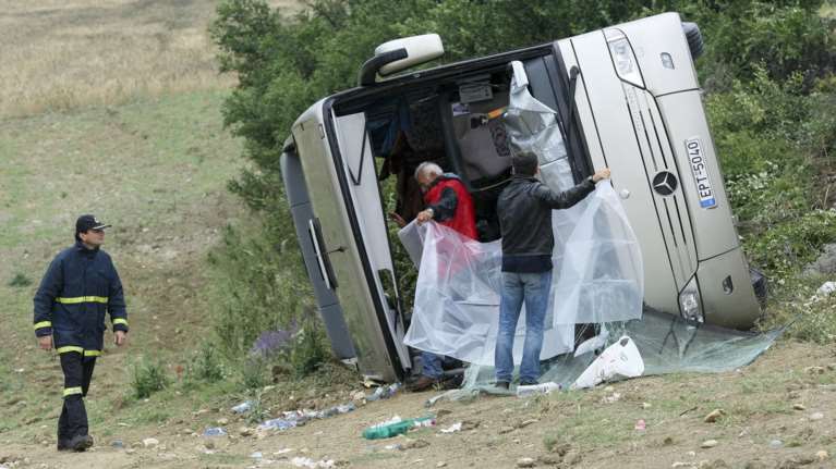 Ανατράπηκε λεωφορείο με μαθητές δημοτικού στις Σέρρες (φωτο)