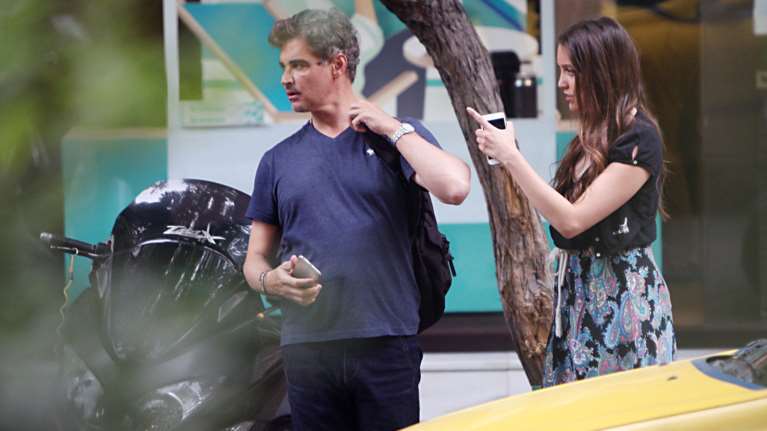 Αρης Σπηλιωτόπουλος: Βόλτα με τη 21χρονη σύντροφό του, Φοίβη