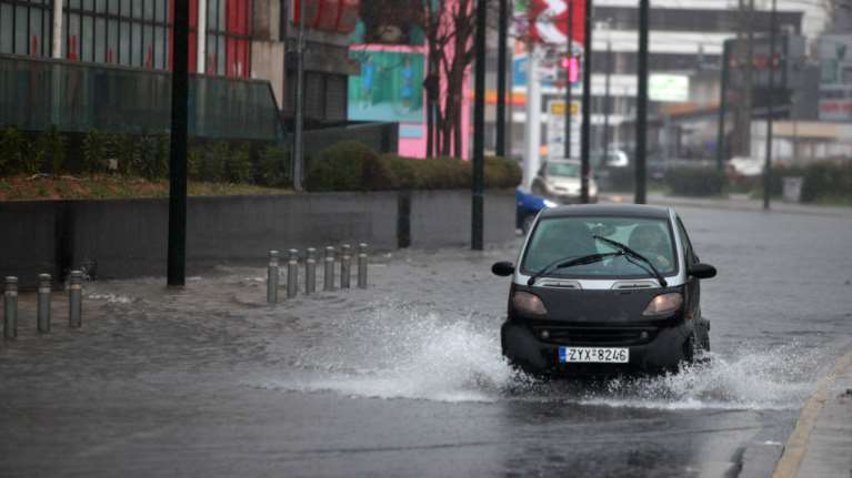 Εκτακτο δελτίο ΕΜΥ: Μέχρι την Κυριακή καταιγίδες και χαλάζι