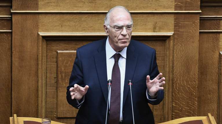 &quot;Θολή&quot; ανακοίνωση Λεβέντη για κυβέρνηση τεχνοκρατών- Παπαδήμο