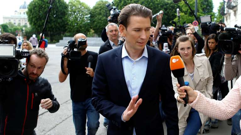 Αυστρία: Καταρρέει η ακροδεξιά, κερδίζει στα γκάλοπ ο Σεμπάστιαν Κούρτς