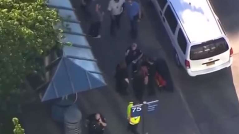 Σκότωσε με μαχαίρι άνδρες που υπερασπίστηκαν γυναίκες