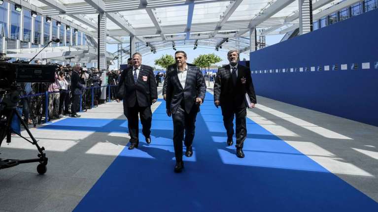 Πολιτική διαπραγμάτευση «σερβίρει» ξανά το Μέγαρο Μαξίμου