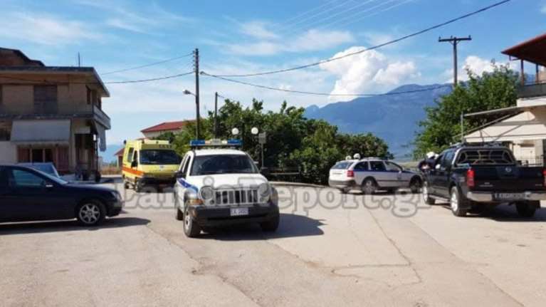 Λαμία: Μαχαίρωσε τη γειτόνισσα και μετά πήγε για φραπέ στο καφενείο