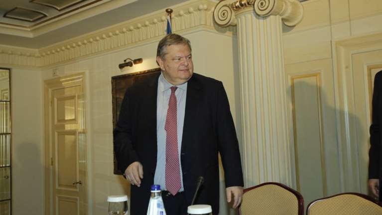 Βενιζέλος: Η κυβέρνηση ας μην πυροβολήσει ξανά τα πόδια της χώρας