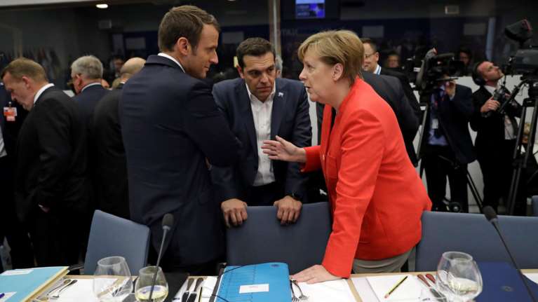 Τσίπρας καλεί Μέρκελ και Μακρόν ενόψει του νέου αδιεξόδου