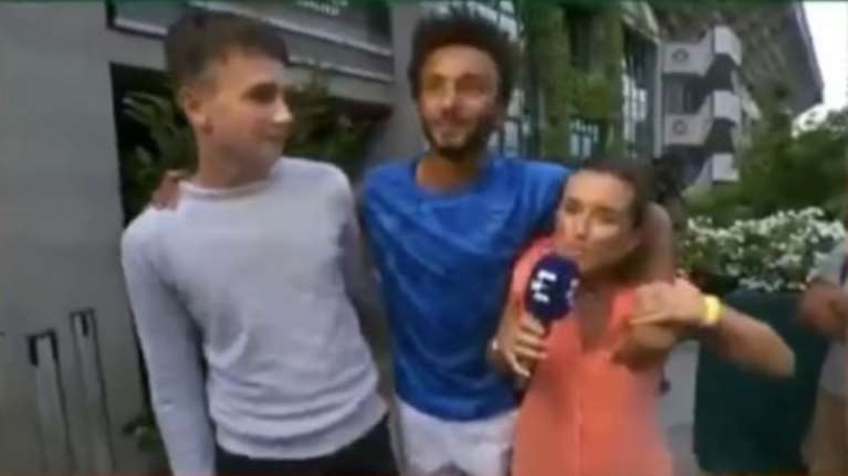 Σεξουαλική επίθεση τενίστα σε δημοσιογράφο μπροστά στην κάμερα