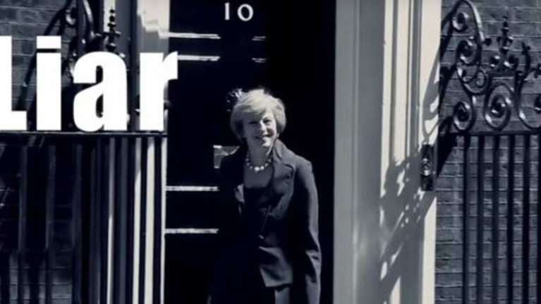 Τραγούδι κατά της Τερέζα Μέι στην κορυφή των βρετανικών τσαρτ!