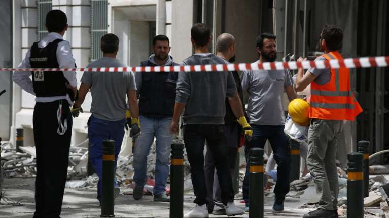 Οι συνεργoί της Ρούπα στη βόμβα στην Eurobank: Ο «ξανθός» &amp; ο σγουρομάλλης