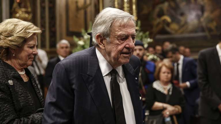 Στην Μητρόπολη και ο τέως βασιλιάς Κωνσταντίνος (ΦΩΤΟ - ΒΙΝΤΕΟ)