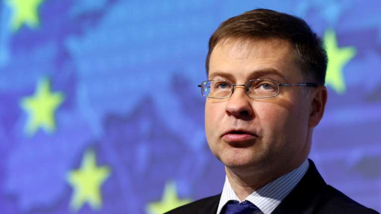 Ντομπρόφσκις: Ώρα να κλείσουμε τη β' αξιολόγηση