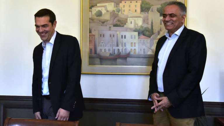 Τσίπρας:Το θέμα είναι μην βρεθώ με φέσι όχι αν θα βάλω γραβάτα!