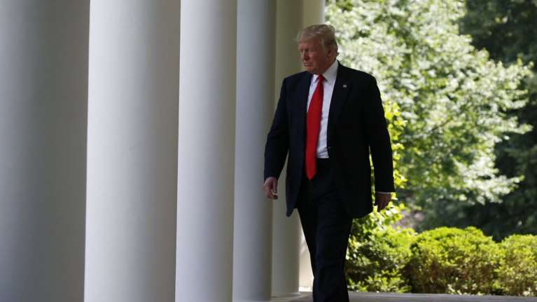 Ο Τραμπ βγάζει τις ΗΠΑ από τη Συμφωνία του Παρισιού