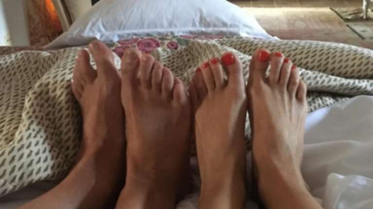 Σε ποιο πρώην πρωθυπουργικό ζεύγος ανήκουν αυτές οι πατούσες;