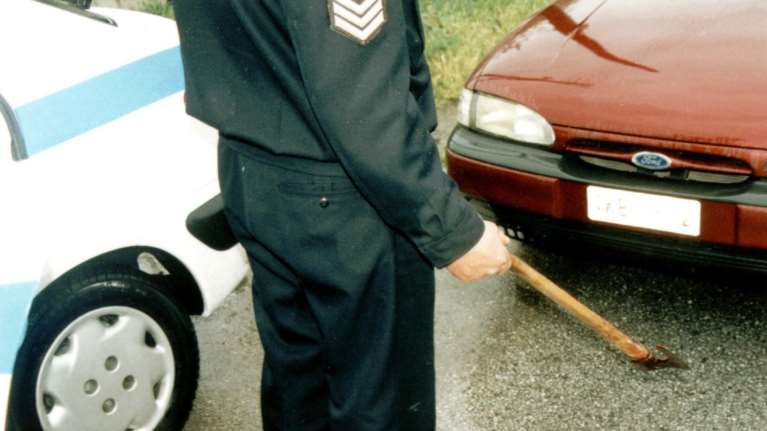 Τον χτύπησε με τσεκούρι γιατί του ...έπαιρνε τις δουλειές