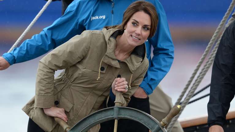 Τα παπούτσια που φόρεσε η Κέιτ Μίντλετον και... ξεπούλησαν!