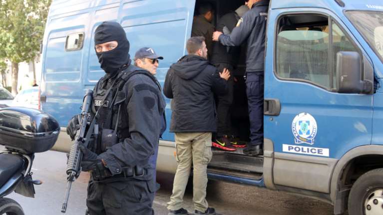 Οι Αρχές διέλυσαν μεγάλο κύκλωμα διακίνησης μεταναστών