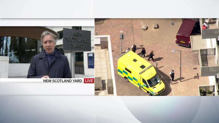 Αστυνομική επιχείρηση στο ανατολικό Λονδίνο - ακούστηκαν εκρήξεις