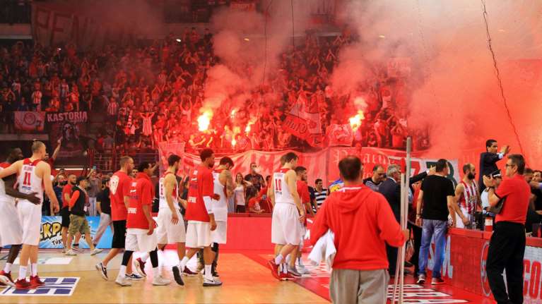 Επεισόδια και φωτοβολίδες στη δεύτερη νίκη του ΟΣΦΠ στο ΣΕΦ