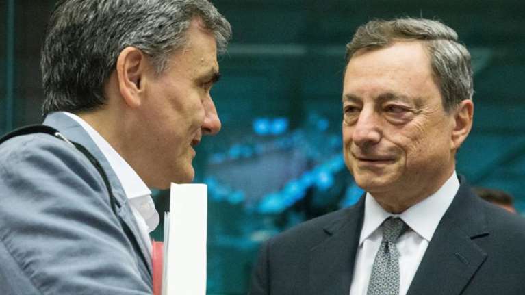 O Τσακαλώτος προσβλέπει ακόμη στον Ντράγκι για το QE