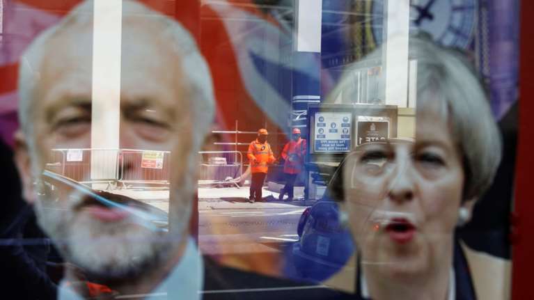 Βρετανικές εκλογές: Μέχρι και στο 1% η διαφορά Μέι-Κόρμπιν