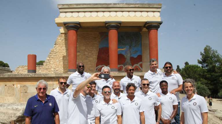 Η επική σέλφι των ποδοσφαιριστών της Ιντερ στην Κνωσό -φωτό