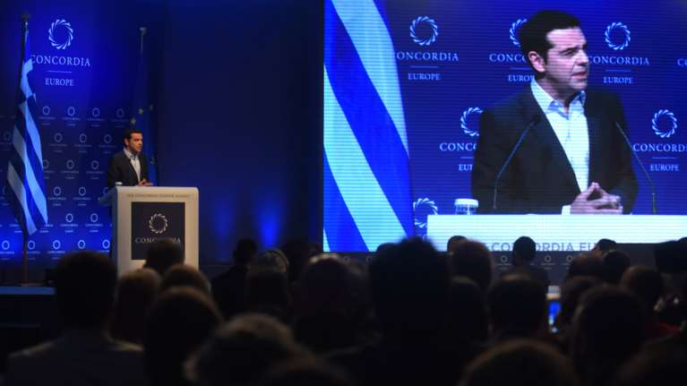 Νέα ρότα Τσίπρα: δώστε δέσμευση για επενδύσεις αντί χρέος