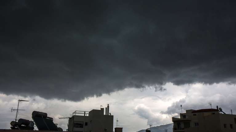 Ερχονται βροχές, καταιγίδες και αφρικανική σκόνη -πότε βελτιώνεται ο καιρός