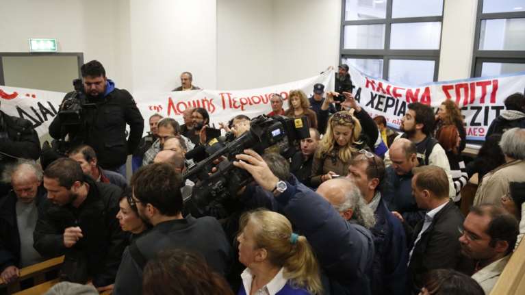 Ψάχνουν τους υπεύθυνους των επεισοδίων στους πλειστηριασμούς