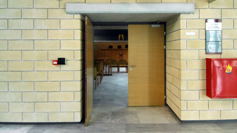 «Οχι» σε συμβολαιογραφική λύση των συναινετικών διαζυγίων