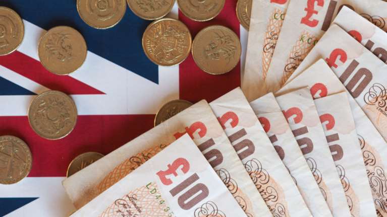 Βουτιά της στερλίνας, υποχωρεί ο FTSE