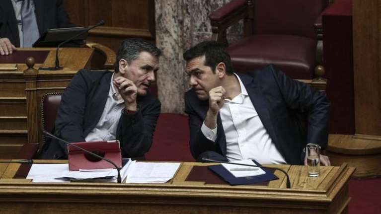 Ψηφίζουν «πάγωμα» συντάξεων ως το &#39;22 για μια ...υποσχετική χρέους