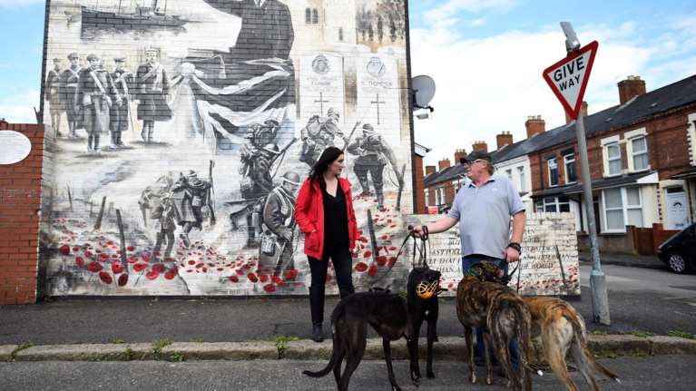 Οι Ενωτικοί της Β. Ιρλανδίας συζητούν υποστήριξη της Μέι