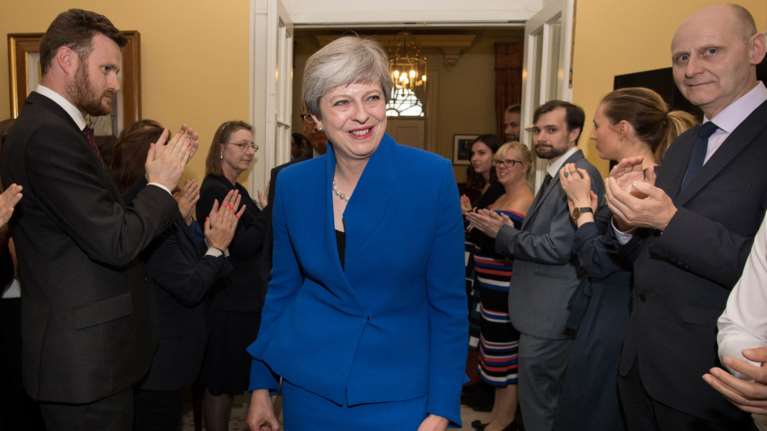 H Mέι κρατάει στην κυβέρνηση τους κορυφαίους υπουργούς