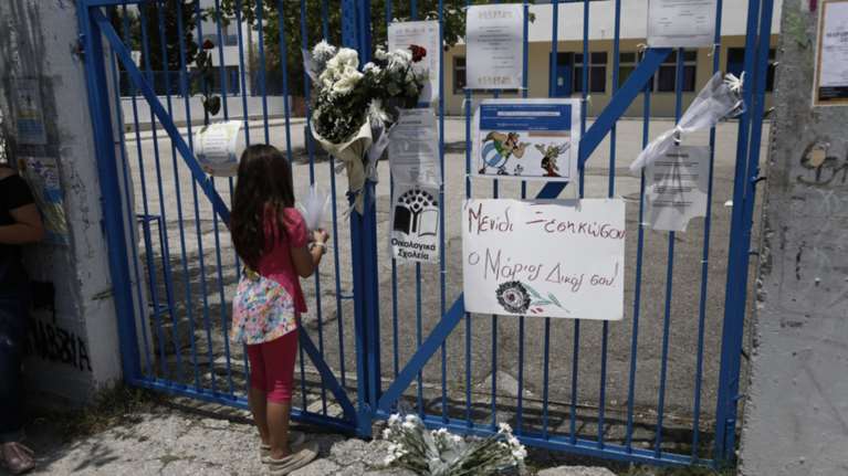 Θρήνος &amp; οργή στο Μενίδι για τον Μάριο-Κάτοικοι στο TOC: Ζούμε έναν πόλεμο